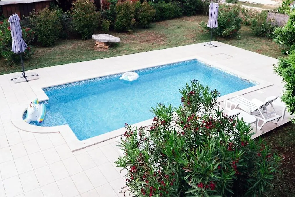 Villa Bijoux, Private Pool, 500M To The Sea And Two Apartments For Two Families Vodnjan