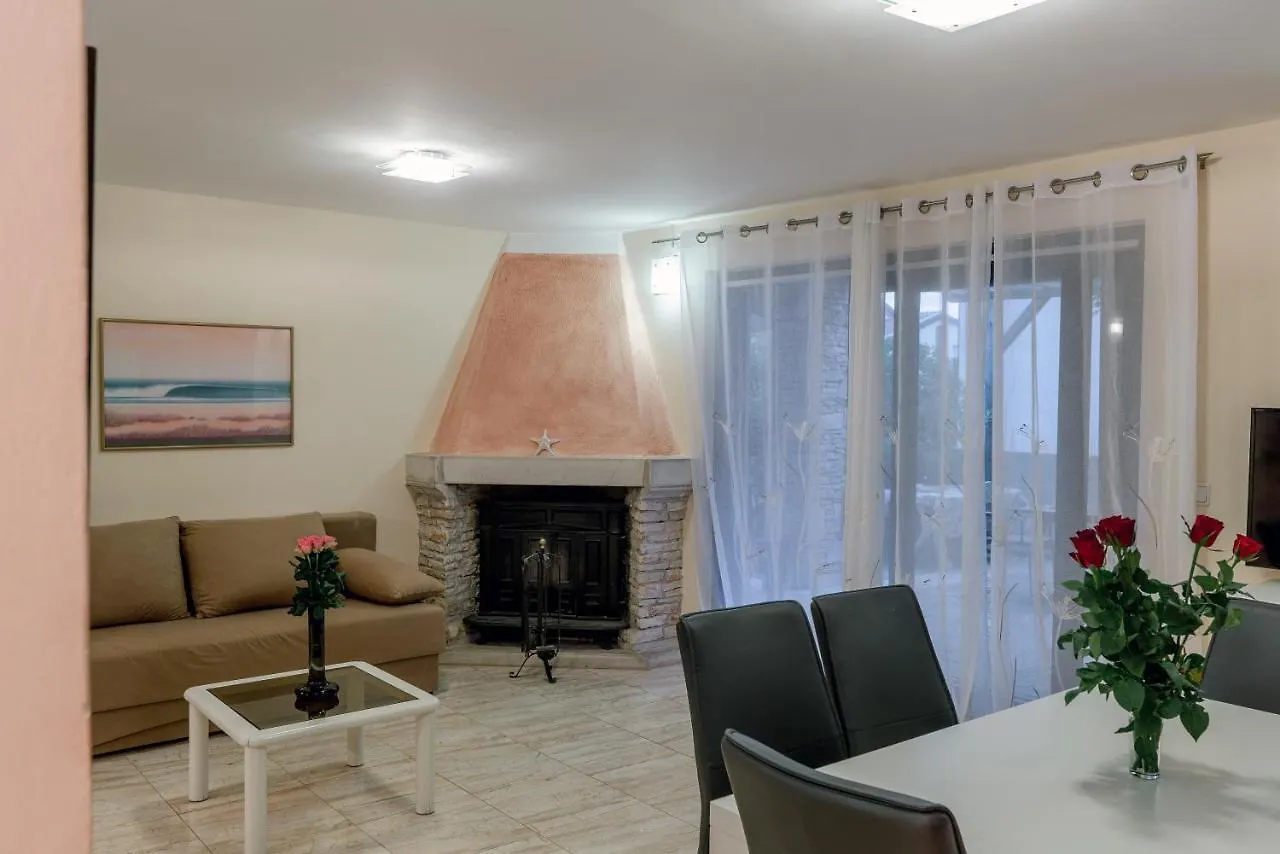 Holiday home Villa Bijoux, Private Pool, 500M To The Sea And Two Apartments For Two Families Vodnjan