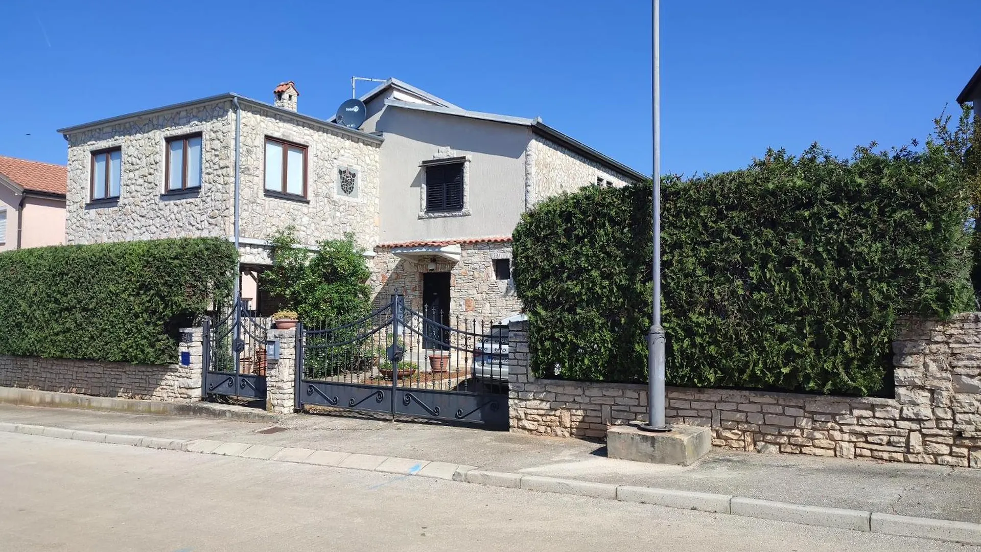 Holiday home Villa Bijoux, Private Pool, 500M To The Sea And Two Apartments For Two Families Vodnjan